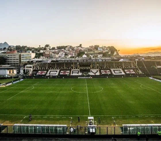 Vasco inicia troca do gramado de São Januário