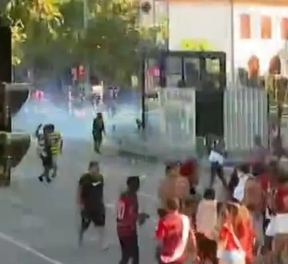 Tumulto interrompe fim da festa do tetra do Flamengo no Rio