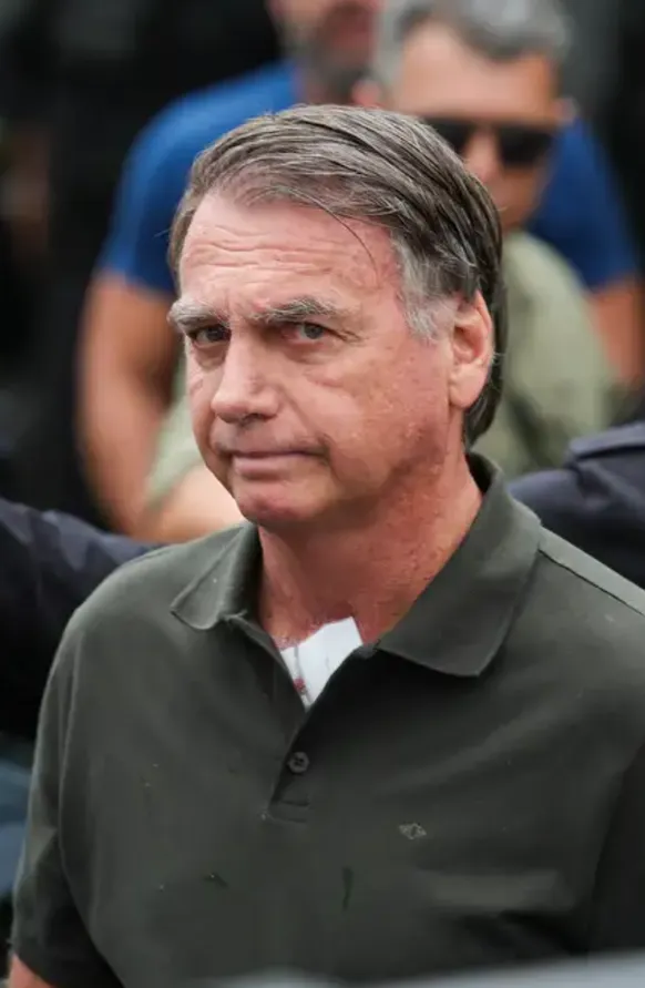 Bolsonaro permanece preso após alegar 'paranoia' para retirar tornozeleira