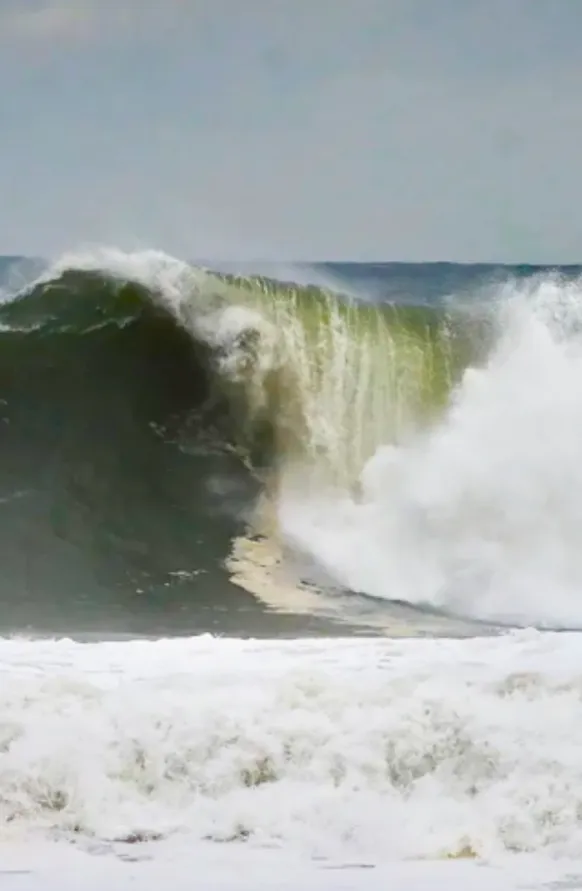 Novo alerta de ressaca com ondas de 3 metros no Rio