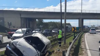 Imagem ilustrativa da imagem Acidente deixa dois feridos e interdita BR-101, em Niterói