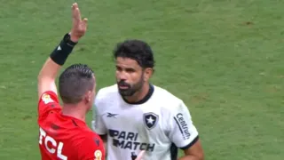 Imagem ilustrativa da imagem Associação de árbitros rebate Botafogo: 'Gol foi bem anulado'