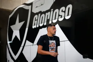 Imagem ilustrativa da imagem Botafogo enfrenta o Corinthians querendo quebrar escrita de 11 anos