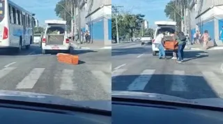 Imagem ilustrativa da imagem Caixão cai de carro de funerária no meio da rua em SG; vídeo