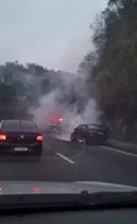 Imagem ilustrativa da imagem Carro pega fogo na subida da Caixa D'Água, em Niterói; vídeo