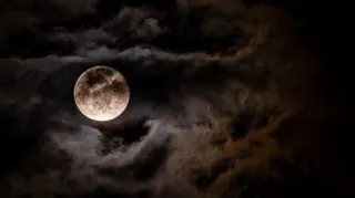 Imagem ilustrativa da imagem Eclipse lunar, portal e lua cheia, uma sexta muito louca!