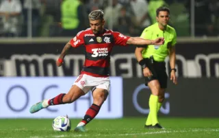 Imagem ilustrativa da imagem De virada, Flamengo vence o Atlético-MG e assume vice-liderança