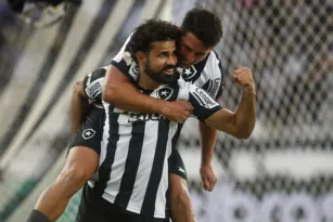 Imagem ilustrativa da imagem Diego Costa comemora primeiros gols pelo Botafogo: 'Muito feliz'