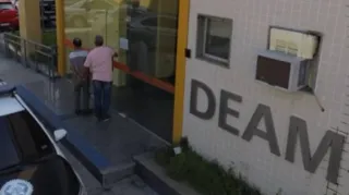 Imagem ilustrativa da imagem Homem é preso ao ameaçar ex-mulher de morte na Baixada Fluminense