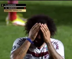 Imagem ilustrativa da imagem Marcelo provoca, sem querer, lesão grave em argentino; vídeo