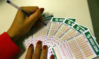 Imagem ilustrativa da imagem Mega-Sena: sorteio de R$ 4 milhões ocorre neste sábado (19)