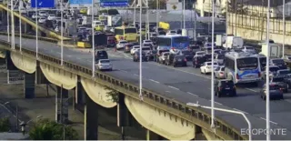 Imagem ilustrativa da imagem Motociclista morre após colidir com guincho na Ponte Rio-Niterói
