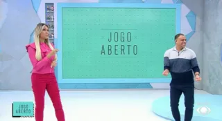 Imagem ilustrativa da imagem Pix caiu! Denilson dança ao som de Belo em programa na TV; vídeo