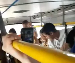 Imagem ilustrativa da imagem Rato invade ônibus e causa desespero em passageiros no Rio; vídeo