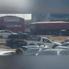 Carro de recolhimento de cadáveres, o rabecão, chegando ao IML de Tribobó
