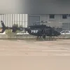 Carro de recolhimento de cadáveres, o rabecão, chegando ao IML de Tribobó