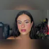 Paolla Oliveira recebeu um buquê de flores no ensaio da Grande Rio