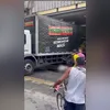 Imagem ilustrativa da imagem Idosa morre atropelada por caminhão na Baixada; vídeo
