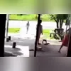 Imagem ilustrativa da imagem Milagre! Mãe salva filha de ser atropelada por carreta; vídeo