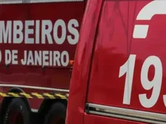 Mulher é atropelada por carro na RJ-106, em São Gonçalo