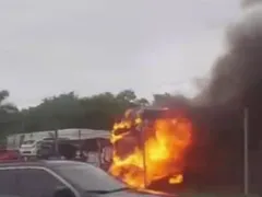 Moradores interditam BR-101 após morte de jovem em Itaboraí