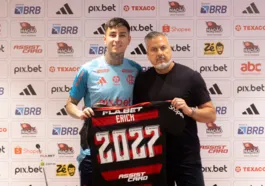 Erick Pulgar renova contrato com o Flamengo até 2027
