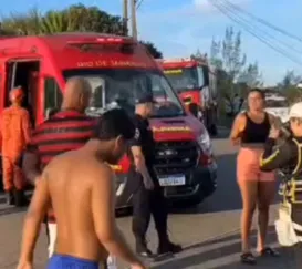 Carro cai de penhasco em Maricá e deixa feridos; vídeo