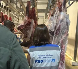 Uma tonelada e meia de carne de porco vai para o lixo na Baixada