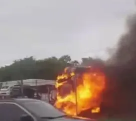 Moradores interditam BR-101 após morte de jovem em Itaboraí