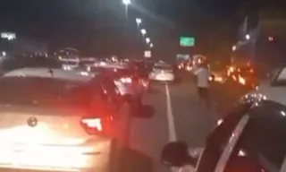 Imagem ilustrativa da imagem Arrastão causa pânico e assusta motoristas na Avenida Brasil