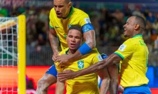 Imagem ilustrativa da imagem Brasil 'atropela' adversário na Copa do Mundo de futebol de areia