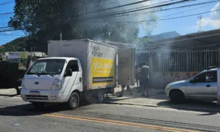 Imagem ilustrativa da imagem Carga de caminhão pega fogo e assusta em Niterói; vídeo