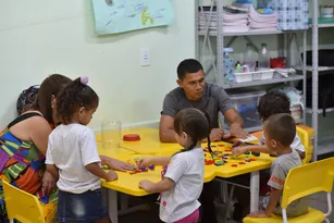 Imagem ilustrativa da imagem Corujinhas! Crianças na escola até às 22h em Maricá; entenda