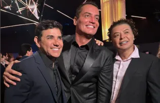 Imagem ilustrativa da imagem Famosos celebram os 50 anos de Leo Dias em festa luxuosa; veja fotos