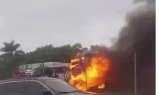 Imagem ilustrativa da imagem Moradores interditam BR-101 após morte de jovem em Itaboraí