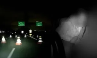 Imagem ilustrativa da imagem Vídeo mostra motorista de app fugindo de emboscada de bandidos