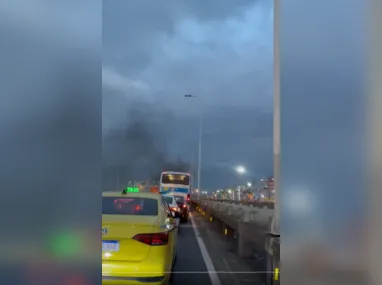 Fogo pode ser visto de longe por moradores