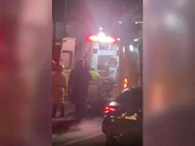 Baleado foi socorrido por uma ambulância da concessionária Arteris Fluminense