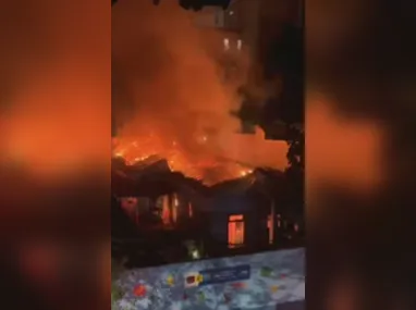 Imagem ilustrativa da imagem Fogo destrói escola no Rio e deixa alunos sem aulas; vídeo