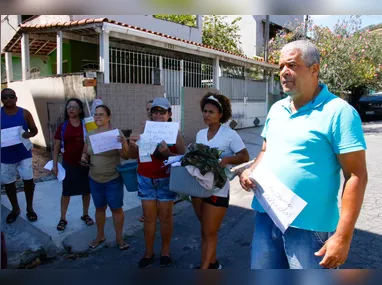 Veículos podem ser vistos no pátio antes do pregão