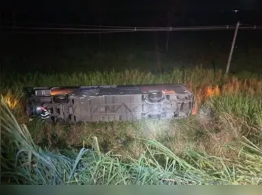 Imagem ilustrativa da imagem Ônibus da 1001 que saiu do Rio para SP cai e deixa morto e feridos