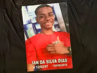 Um dos tiros atravessou a perna de Davi Lucas e se alojou na perna do pai, Maicon da Conceição