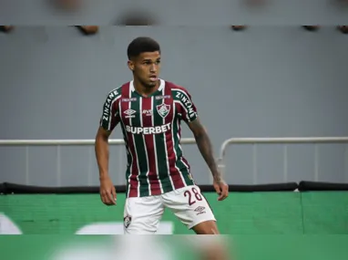 Rayan e Vasco ajustam últimos detalhes para renovação