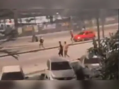 Imagem ilustrativa da imagem Tiros, pancadaria e correria durante briga entre torcedores; vídeo