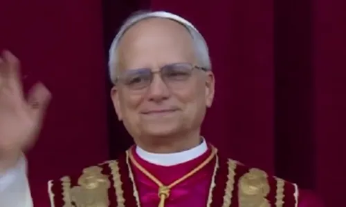 Robert Francis Prevost é apresentado como Leão XIV, o primeiro papa americano