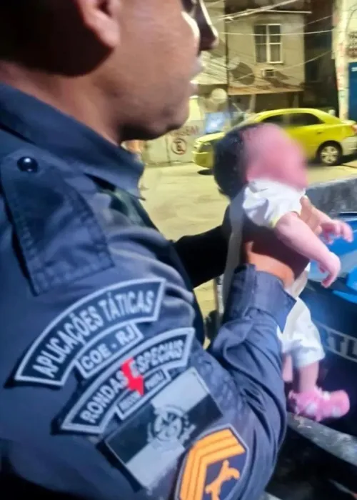 Após ser reanimada, a criança foi levada, acompanhada pela mãe, para a UPA