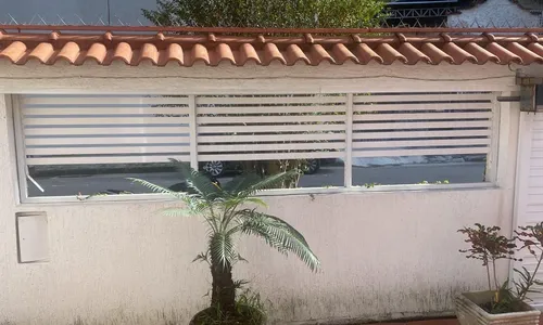Frisos da grade foram levados por criminosos
