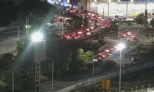 Chuva forte se aproxima de Niterói, com rajadas de vento e raios, segundo a Defesa Civil