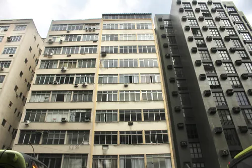 Construído há 65 anos, edifício 100% residencial segue firme em meio aos prédios comerciais