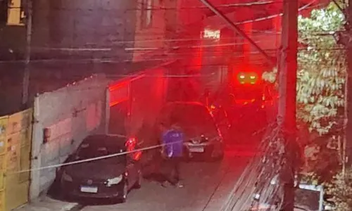 Segundo testemunhas, os suspeitos não tentaram roubar a vítima, o que sugere que o crime tenha sido uma execução premeditada